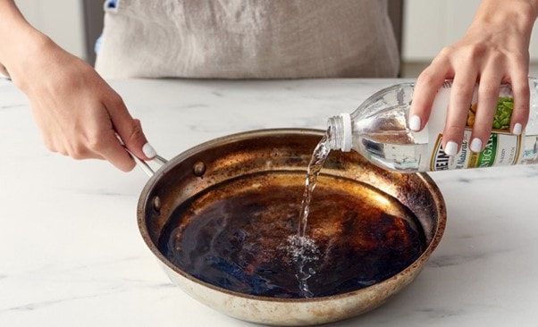 Tuyệt chiêu làm sạch nồi bị cháy sáng ngay như mới - Ảnh 4.