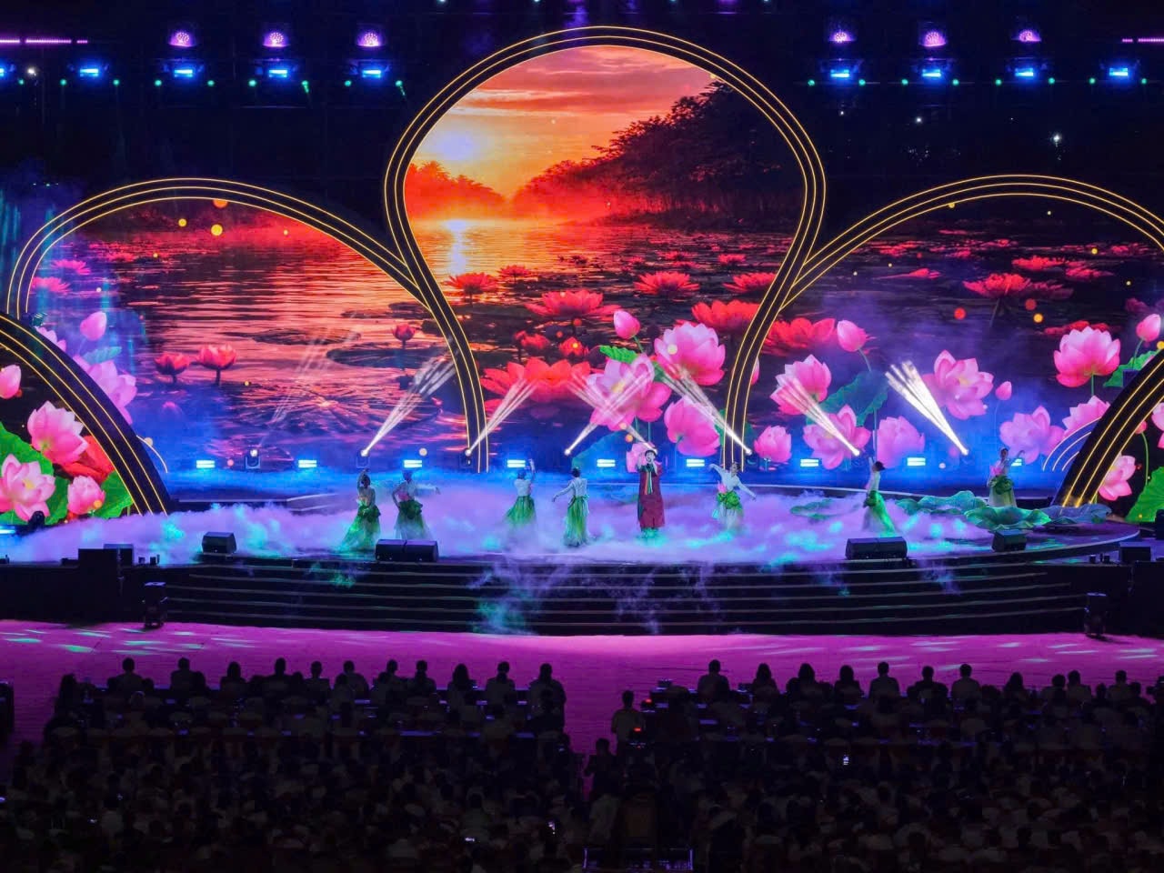 300 . 000 Người tham gia Hội Xuân núi Bà Đen năm 2026 tại Tây Ninh - Ảnh 3. 300 . 000 Người tham gia Hội Xuân núi Bà Đen năm 2026 tại Tây Ninh - Ảnh 3.