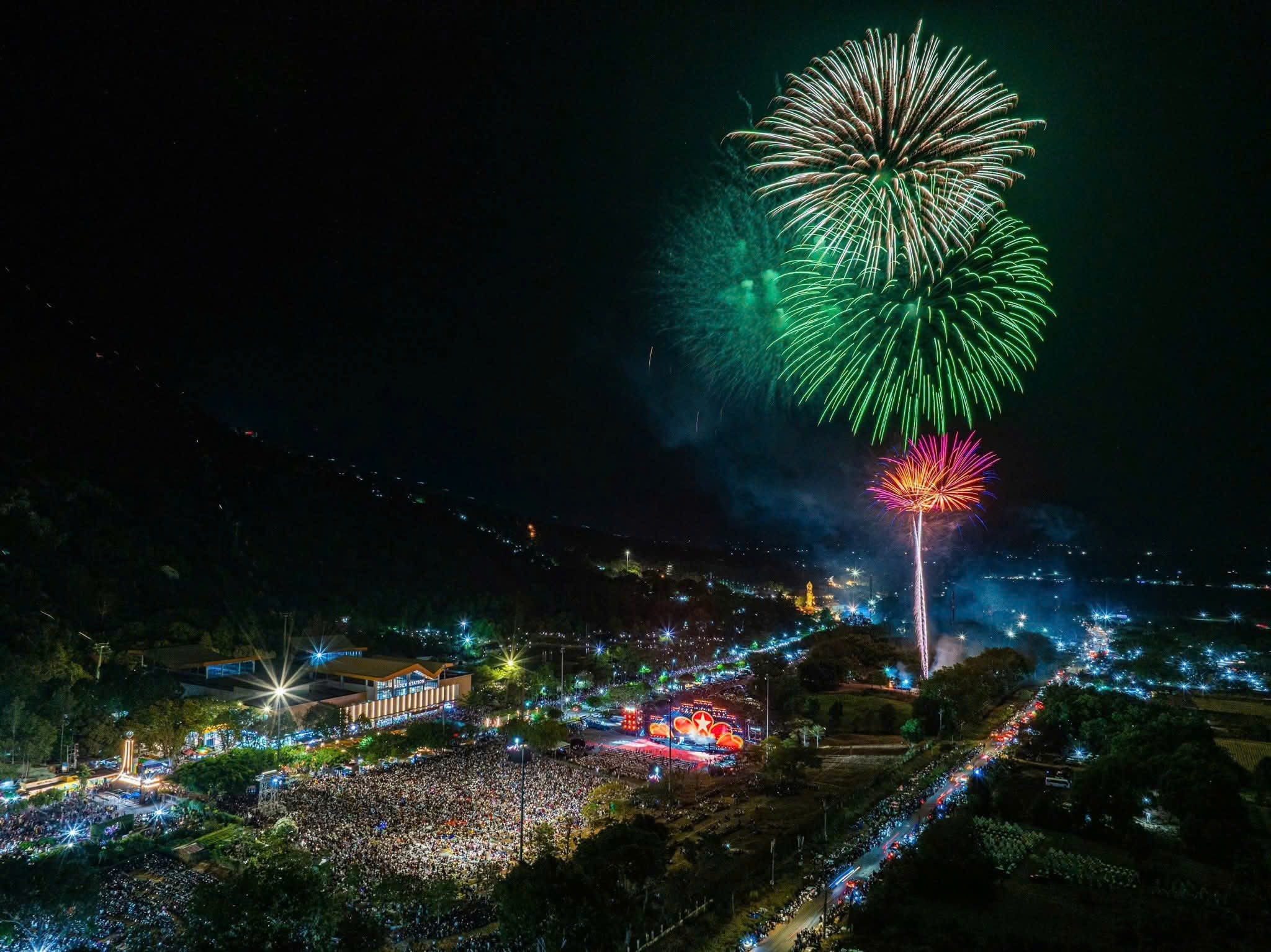 300 . 000 Người tham gia Hội Xuân núi Bà Đen năm 2026 tại Tây Ninh - Ảnh 21. 300 . 000 Người tham gia Hội Xuân núi Bà Đen năm 2026 tại Tây Ninh - Ảnh 21.