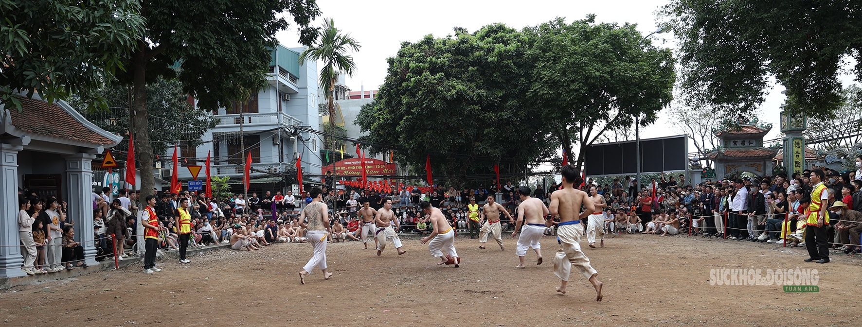 Hà Nội: Trai làng Thúy Lĩnh mình trần quyết liệt giữ cầu ngày Xuân- Ảnh 1.