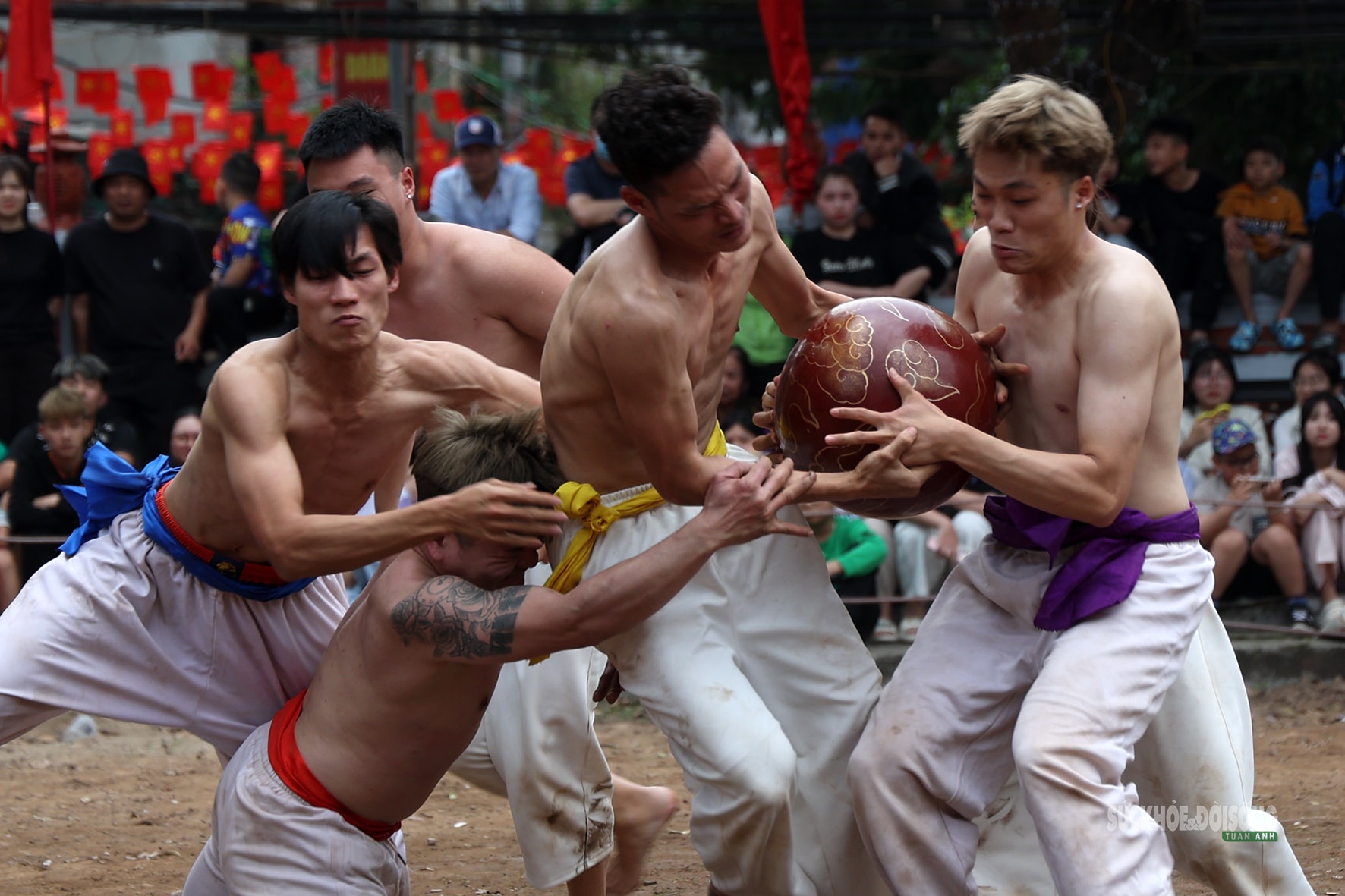 Hà Nội: Trai làng Thúy Lĩnh mình trần quyết liệt giữ cầu ngày Xuân- Ảnh 7.