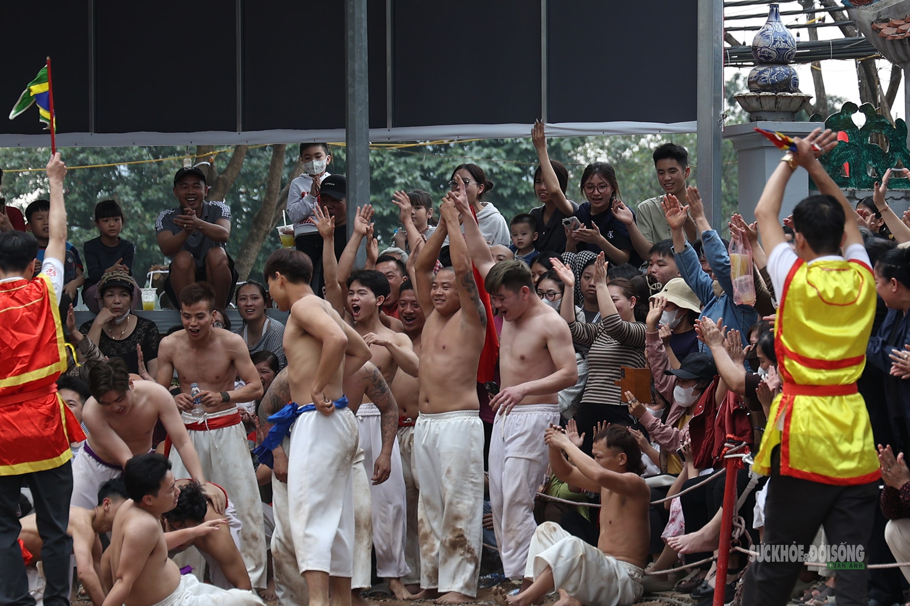 Hà Nội: Trai làng Thúy Lĩnh mình trần quyết liệt giữ cầu ngày Xuân- Ảnh 9.