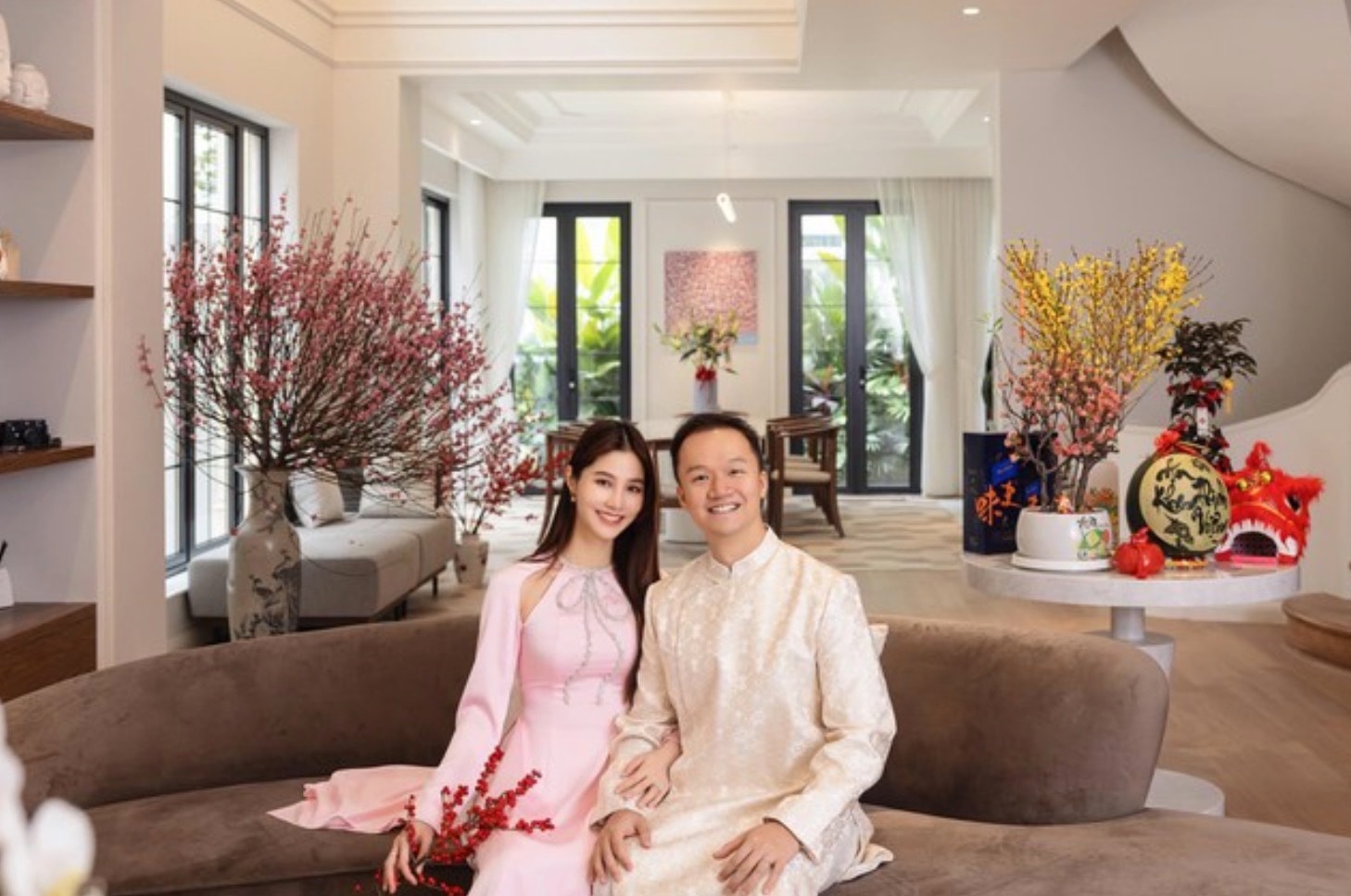 Cặp đôi có cuộc sống hạnh phúc trong suốt 2 năm hôn nhân.