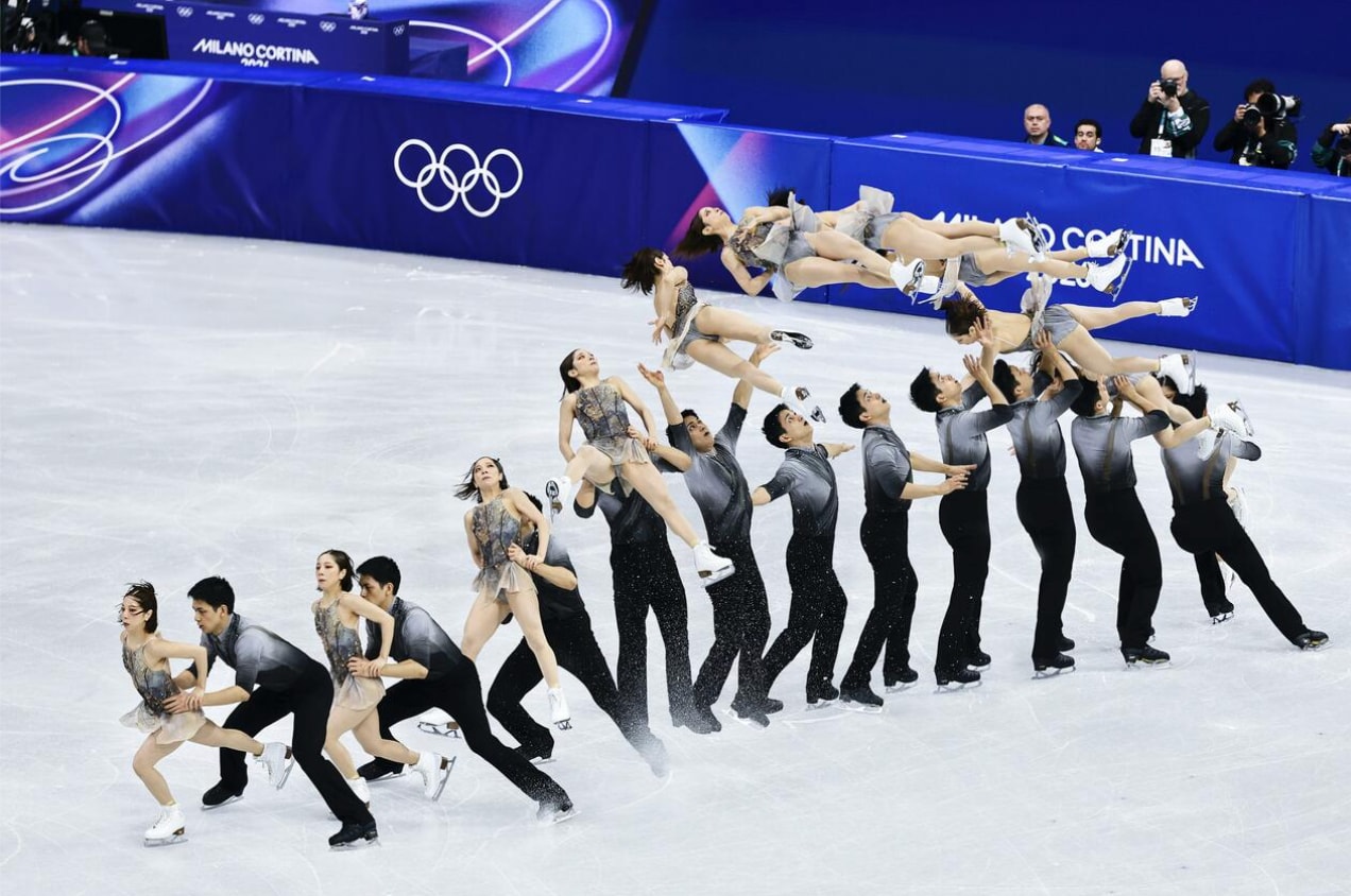 Ảnh ghép tái hiện động tác nâng xoay ba vòng trong bài thi tự do đôi của Riku Miura và Ryuichi Kihara. (Nguồn: Kyodo)