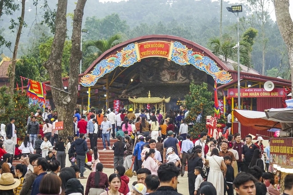 Thanh Hóa thu 607 tỷ đồng trong 9 ngày Tết nhờ du lịch - 1