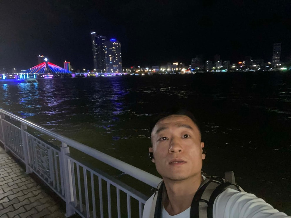 Khách Trung Quốc ăn Tết ở Hà Nội, nghẹn ngào vì hành động của người lạ - 1