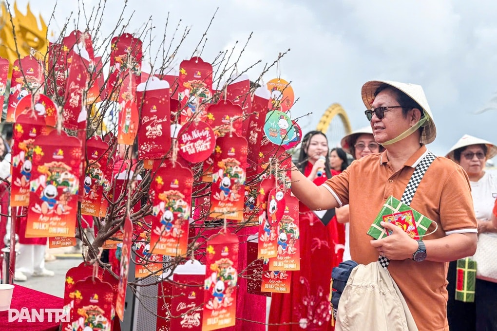 Hơn 1 triệu lượt khách mang gần 4.000 tỷ đồng “đổ” về Đà Nẵng - 2