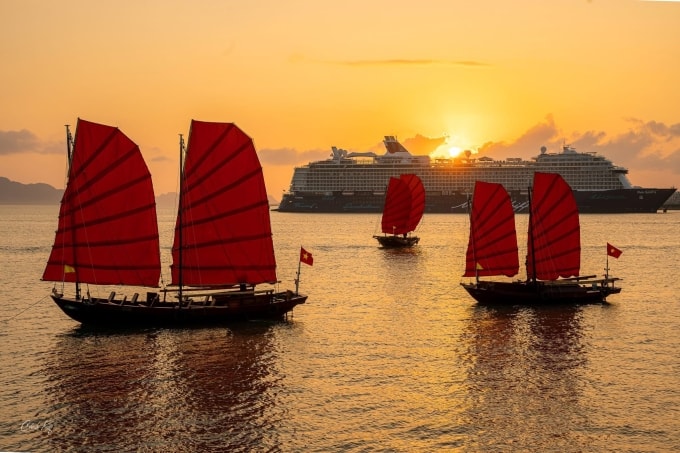 Thuyền buồm đỏ dưới góc nhìn của nhiếp ảnh gia. Ảnh: Phan Cảnh/Quảng Ninh Trending