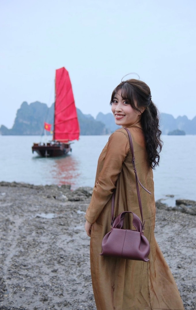 Cánh buồm đỏ thắm - điểm check in nổi nhất dịp Tết ở Hạ Long - 1