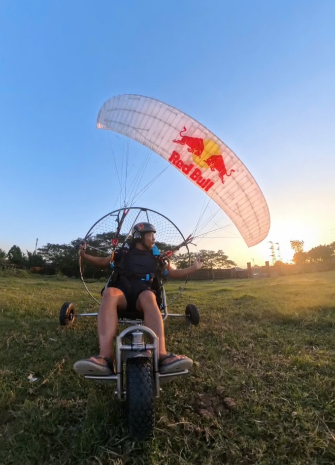 Dù lượn gắn động cơ đang được chạy thử nghiệm ở Quản Bạ. Ảnh: Sở VHTT&DL Tuyên Quang