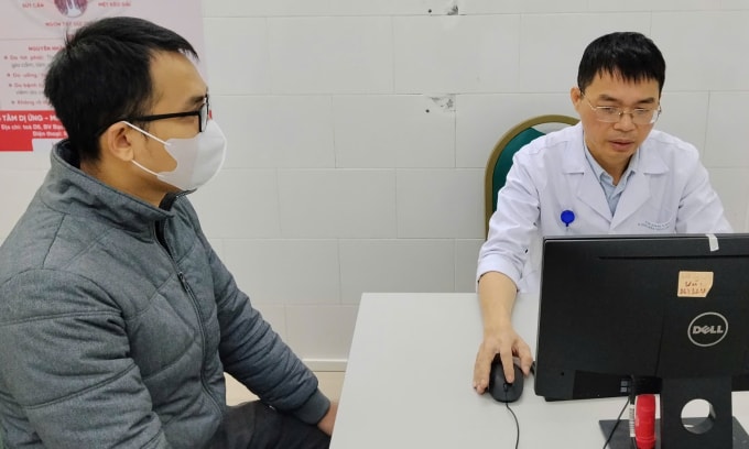 Bệnh nhân hen thăm khám tại Bệnh viện Bạch Mai. Ảnh: Kim Long