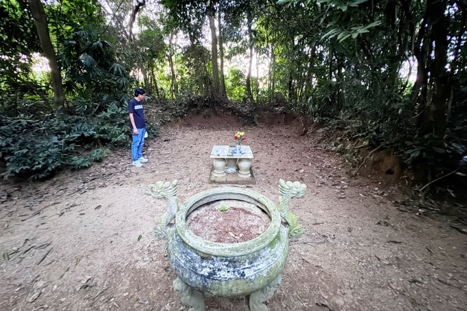 Ngôi mộ đất (Mộ lùm) gắn với giai thoại trả vàng của dòng họ Trương ở làng Trà Sơn, phường Trương Quang Trọng, Quảng Ngãi. Ảnh: Phạm Linh