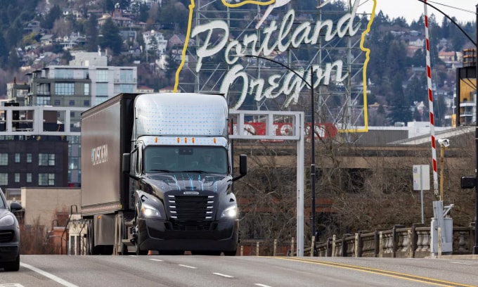 Chiến dịch của Bộ Giao thông Mỹ nhắm vào các trường đào tạo tài xế xe thương mại. Ảnh: Carscoops