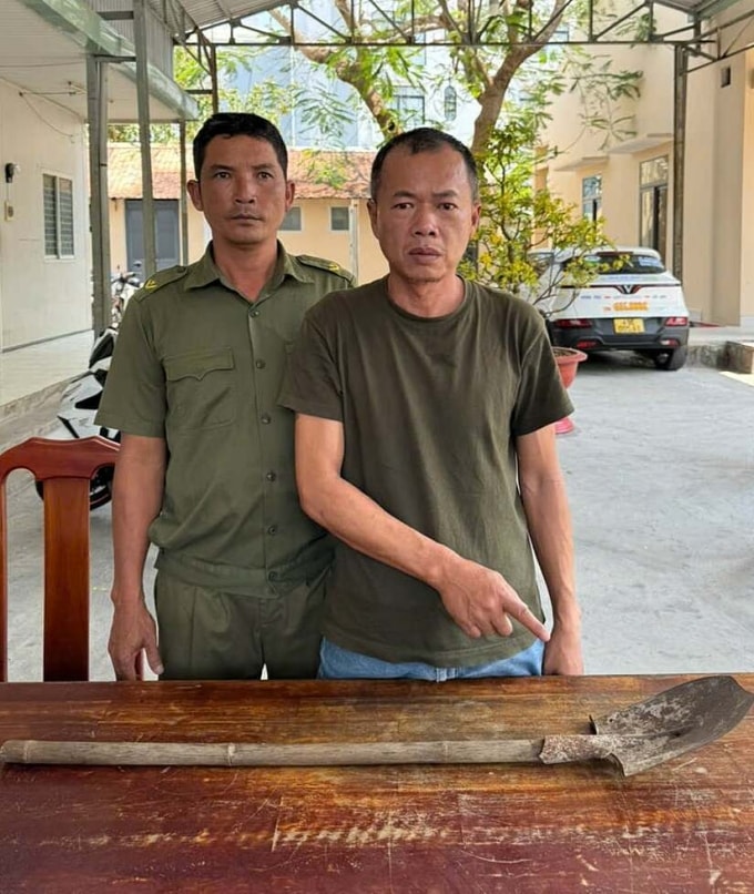 Đặng Trần Quốc Vũ và hung khí. Ảnh: Minh Bằng