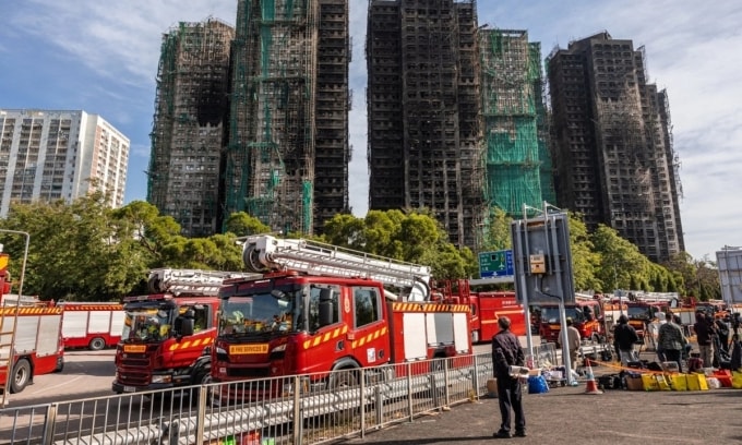 Hiện trường vụ cháy tại cụm chung cư Wang Fuk Court ở Hong Kong hồi cuối tháng 11 năm ngoái. Ảnh: AFP