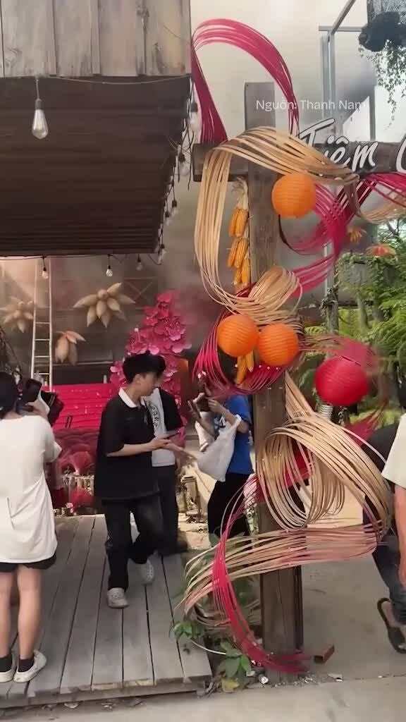 Tổ hợp cà phê hút khách tại TP HCM trước khi cháy