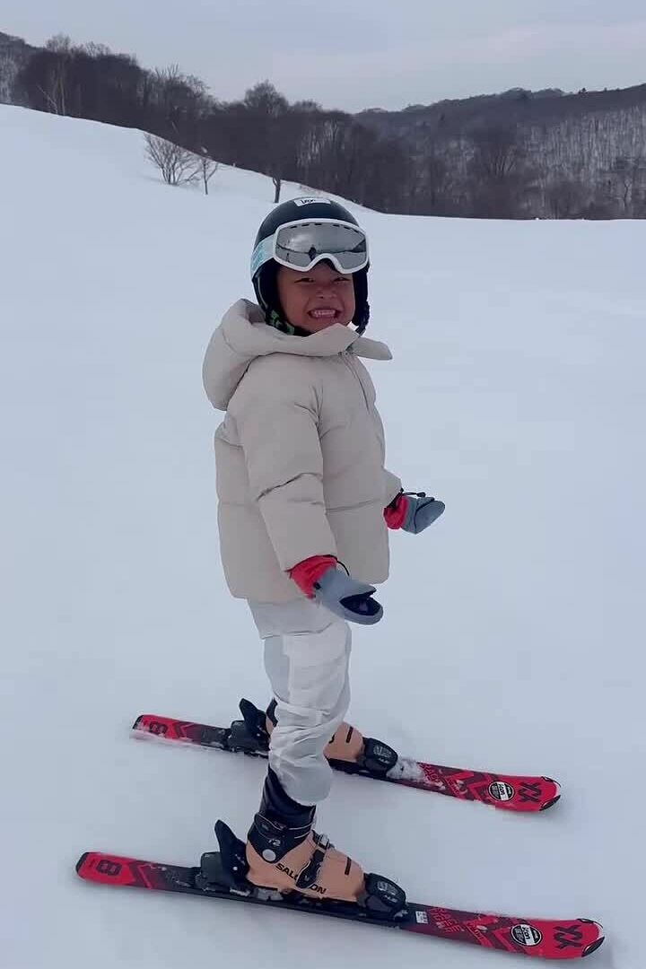 Lisa, Leon trượt tuyết ở khu Niseko, Nhật Bản hôm 21/2