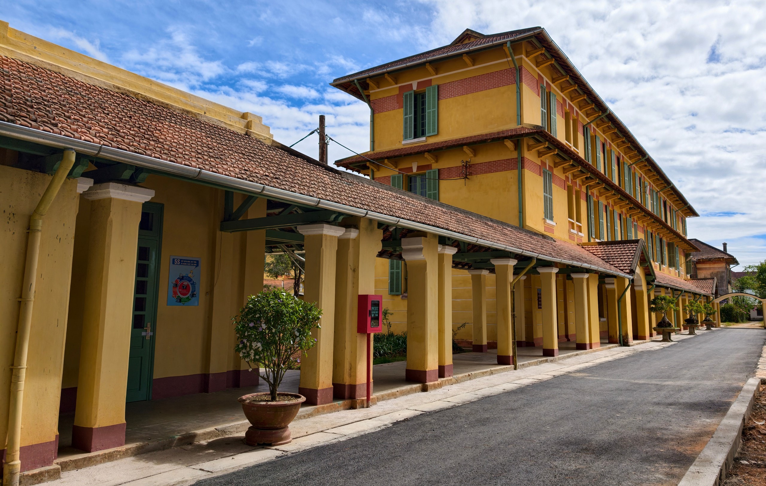 Ngôi trường gần 100 năm ở Đà Lạt là di tích cấp quốc gia - Ảnh 9.