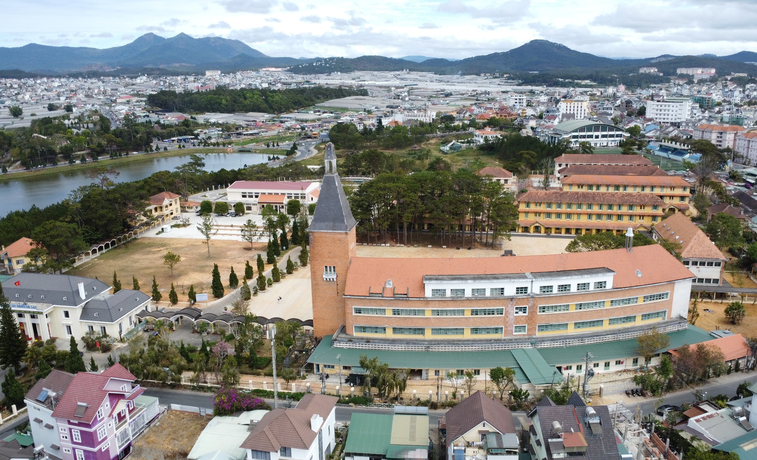 Ngôi trường gần 100 năm ở Đà Lạt là di tích cấp quốc gia - Ảnh 4.