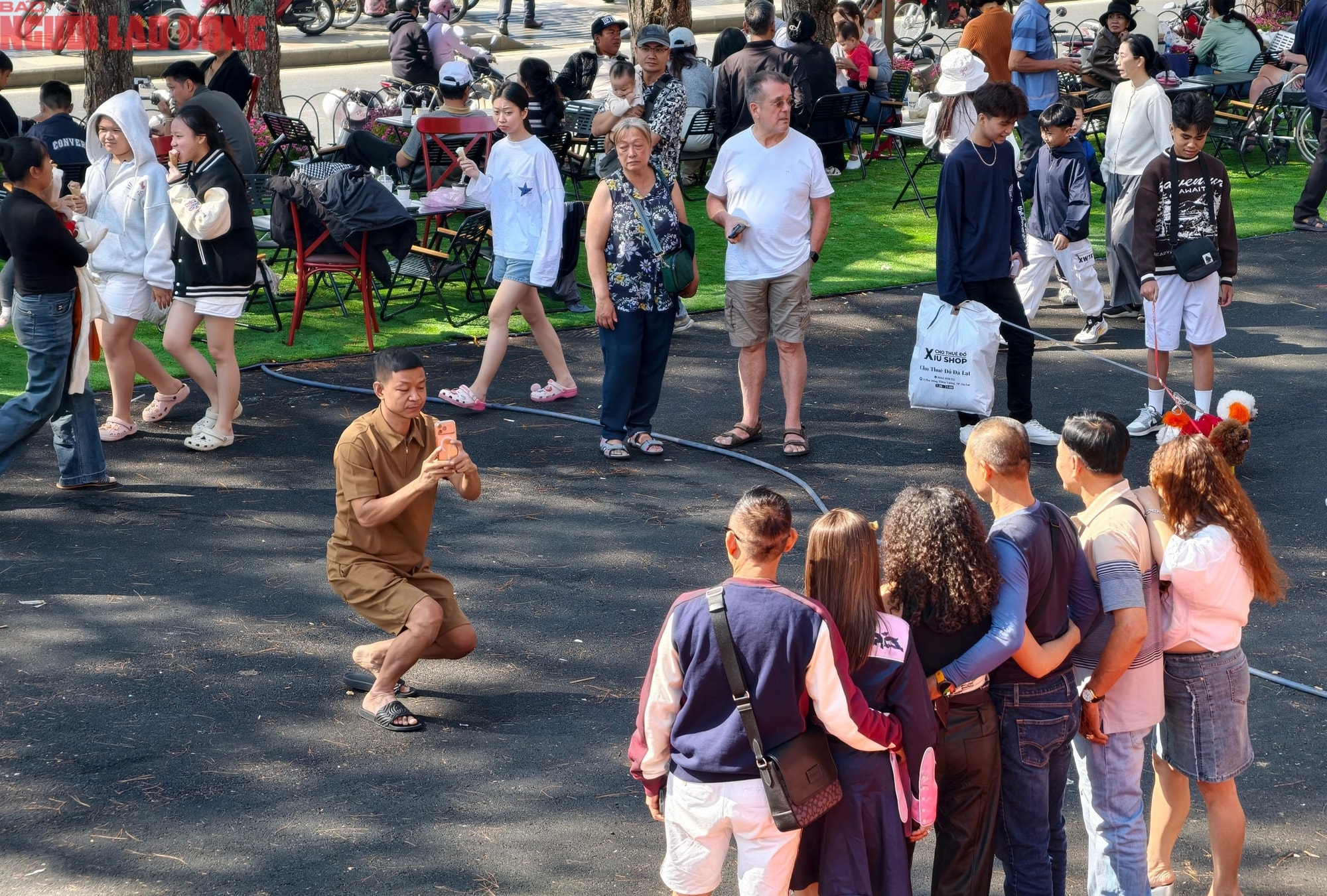 Mùng 6 Tết, Đà Lạt vẫn rộn ràng khách du xuân - Ảnh 8.