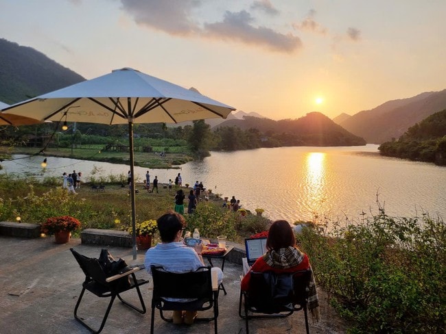 Đập dâng Nam Mỹ: điểm hẹn ngắm hoàng hôn mới của giới trẻ Đà Nẵng - Ảnh 1.