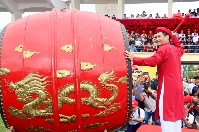 "Ông trâu" số 06 giành chức vô địch lễ hội chọi trâu truyền thống Đồ Sơn 2025- Ảnh 2.