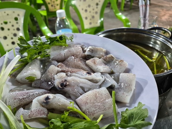 Lẩu mực Đại Lãnh – Tinh hoa vị biển nơi cực Đông Khánh Hòa - Ảnh 1.