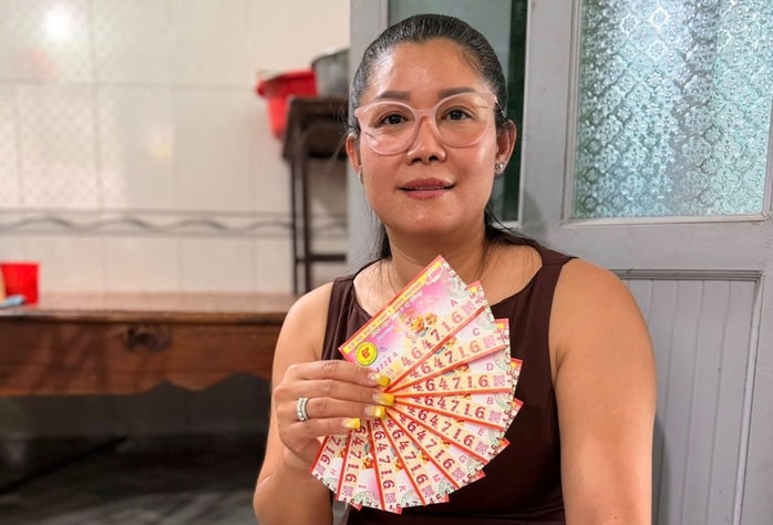 Trúng độc đắc 20 tỉ đồng, một người ở TPHCM gây bất ngờ với cách đổi thưởng - Ảnh 1.