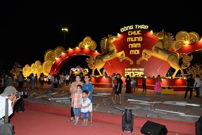 Du lịch Cần Thơ và Đồng Tháp "bùng nổ" trong những ngày Tết - Ảnh 7.