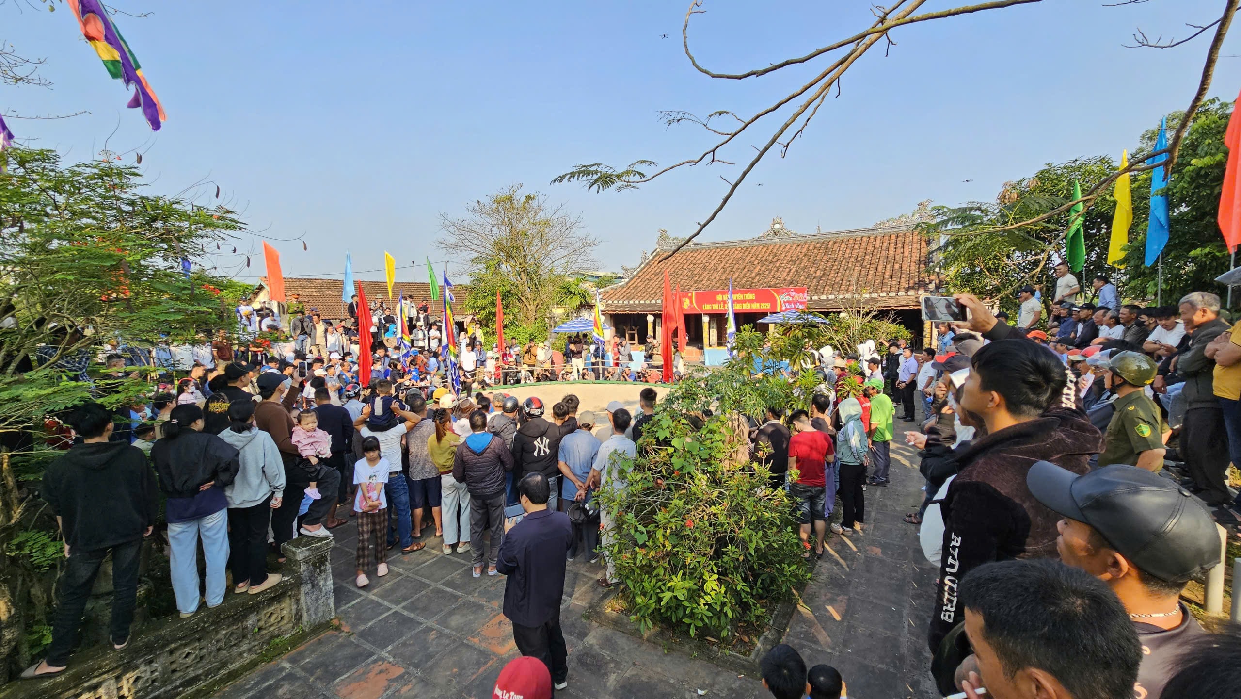 Mùng 6 Tết, về Thủ Lễ xem trai tráng đọ sức trong tiếng trống hội- Ảnh 1.