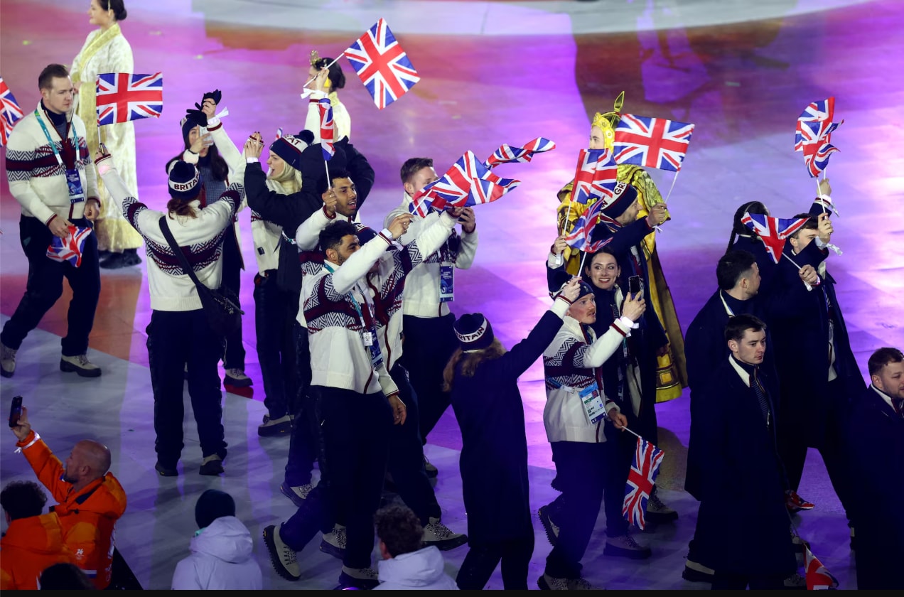 Đoàn vận động viên Anh diễu hành trong lễ bế mạc.