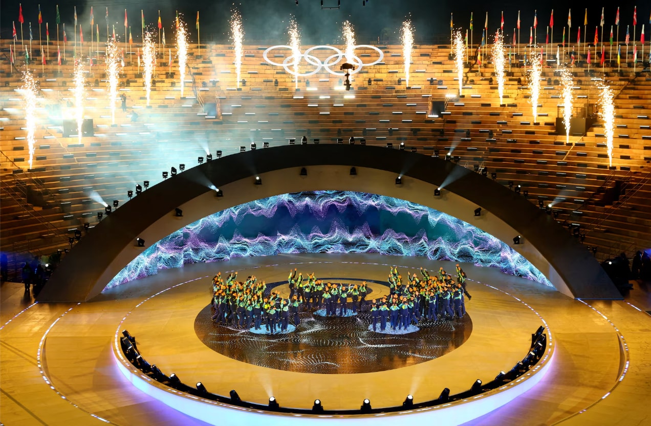 Các tình nguyện viên trong lễ bế mạc.