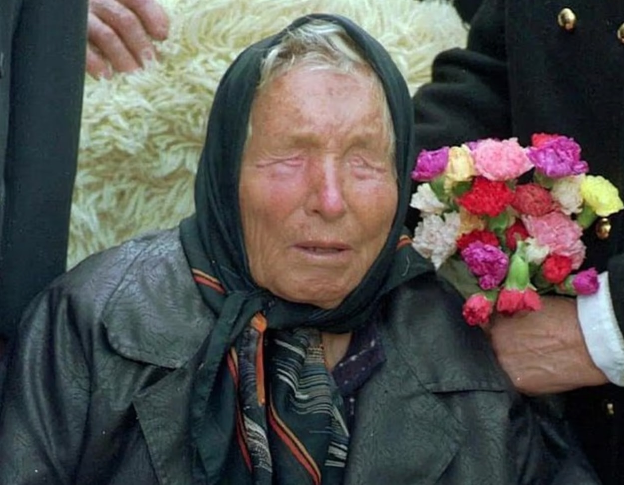 Baba Vanga là nhà tiên tri người Bulgaria - nhân vật được tôn sùng trong giới thuyết âm mưu sau khi được cho là đã dự đoán vụ khủng bố 11/9 và đại dịch COVID-19. (Nguồn: Daily Mail)