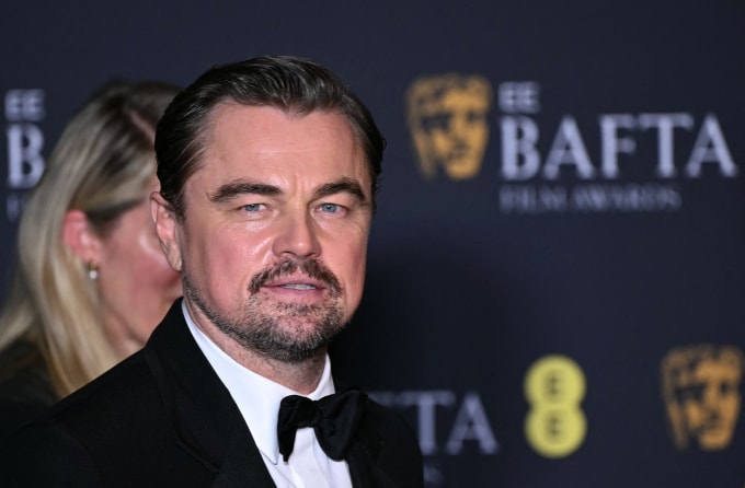 Leonardo DiCaprio trên thảm đỏ BAFTA 2026. Ảnh: AFP