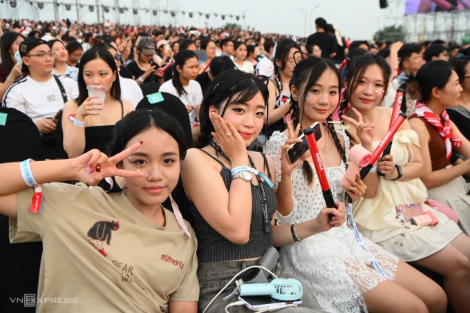 Fan chờ xem concert Anh trai vượt ngàn chông gai ngày 14/6 tại Hưng Yên. Ảnh: Giang Huy