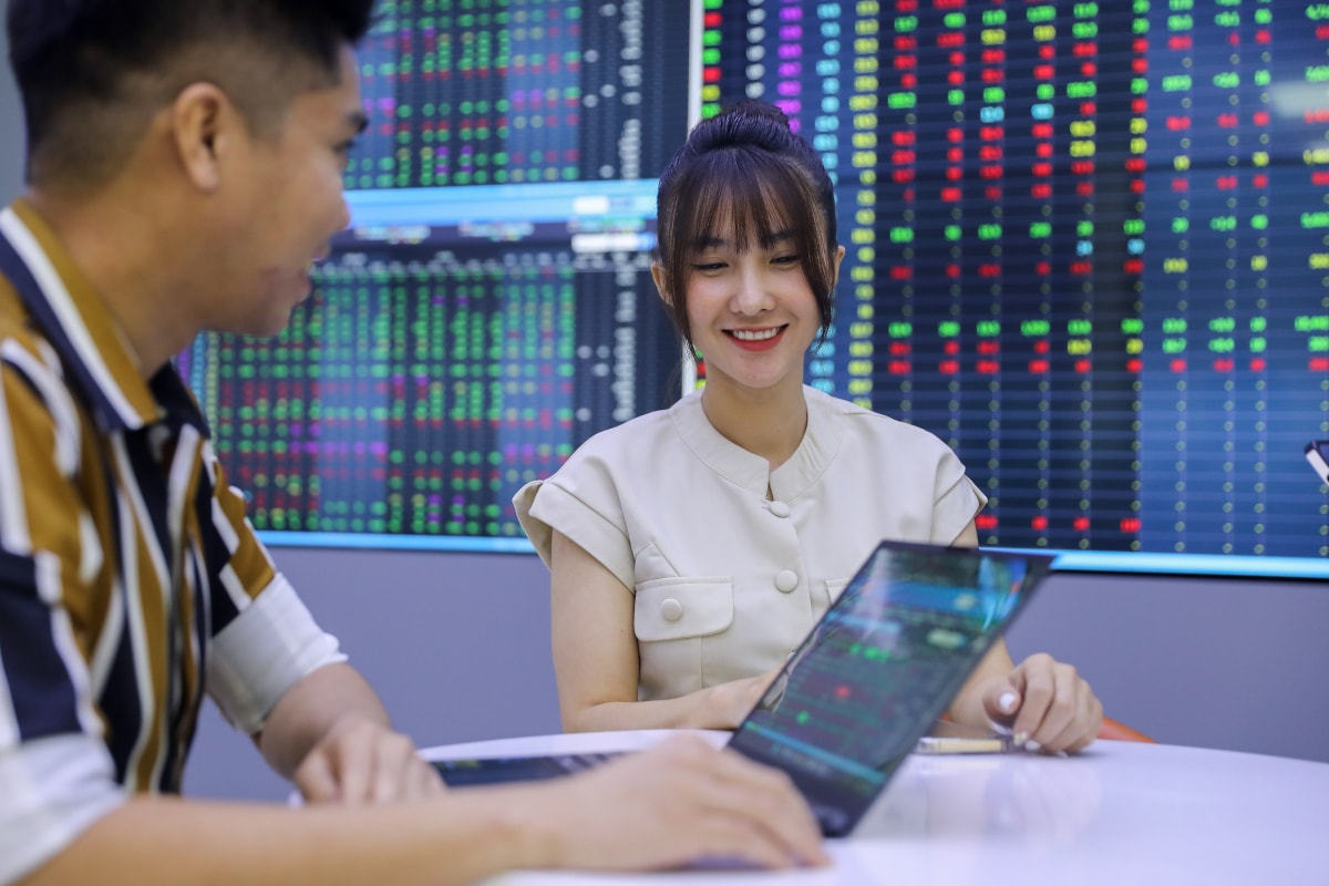 Giao dịch tại sàn chứng khoán Yuanta, quận 1, tháng 2/2022. Ảnh: Quỳnh Trần