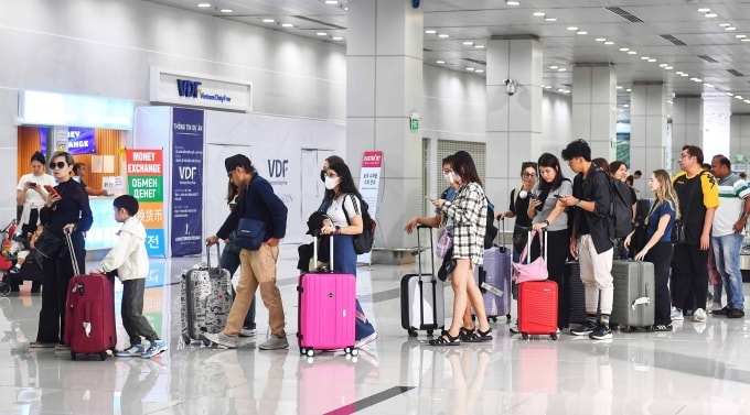 Khách tại sân bay Phú Quốc dịp Tết. Ảnh: Sun Group