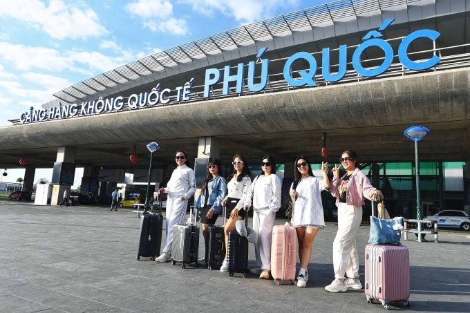 Hành khách check-in tại cảng Hàng không quốc tế Phú Quốc. Ảnh: Sun Group