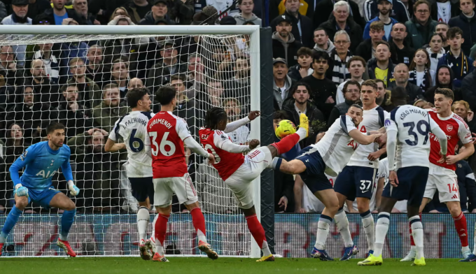 Eberechi Eze mở tỷ số trong trận Arsenal thắng Tottenham 4-1 ở vòng 27 Ngoại hạng Anh trên sân Tottenham Hotspur, London, Anh ngày 22/2/2026. Ảnh: AFP