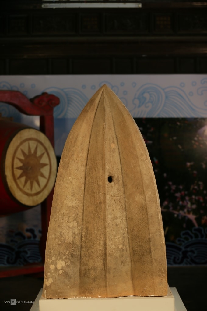 Chóp tháp Linh Thái lưu giữ ở Bảo tàng Lịch sử TP Huế. Ảnh: Đức Lộc