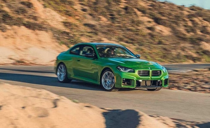 BMW M2 2025. Ảnh: Car and Driver