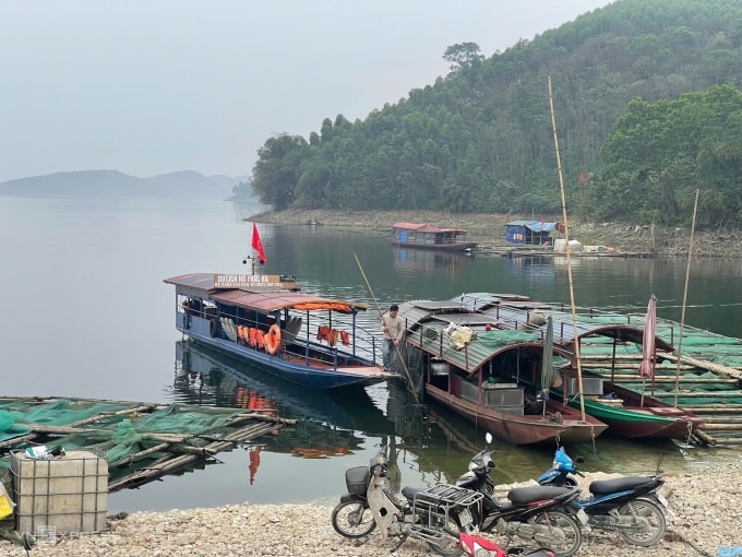 Bến nơi tàu chở 22 người xuất phát trước khi bị phà chở đá đâm trúng. Ảnh: Việt An