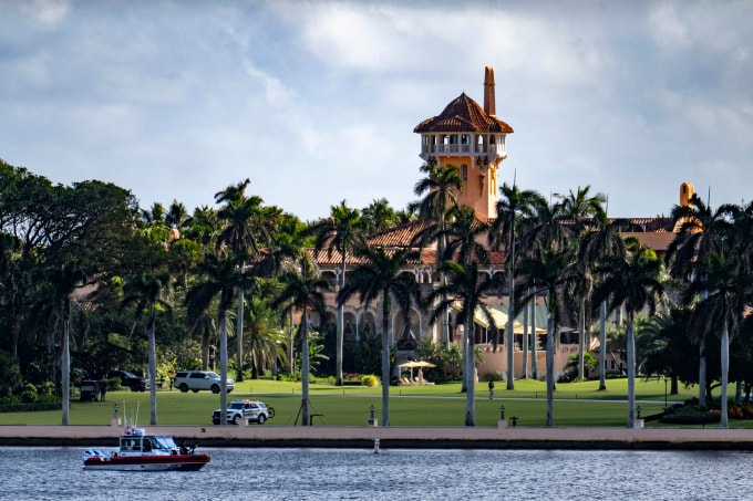Lực lượng an ninh tuần tra quanh khu nghỉ dưỡng Mar-a-Lago vào tháng 11/2024. Ảnh: AFP