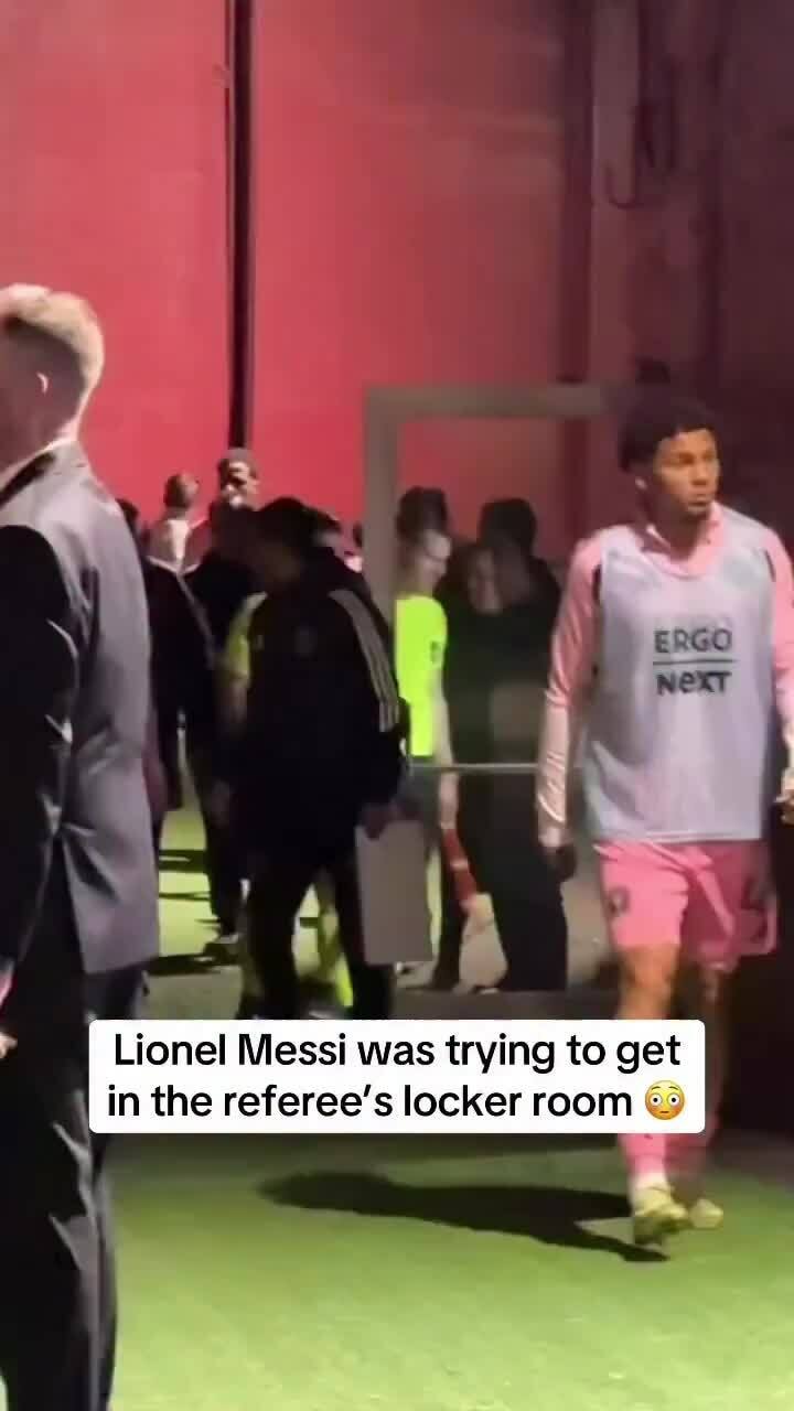 Messi chất vấn trọng tài