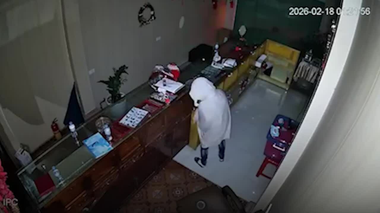 Đột nhập tiệm vàng mùng 2 Tết, trộm lô trang sức hơn 200 triệu đồng
