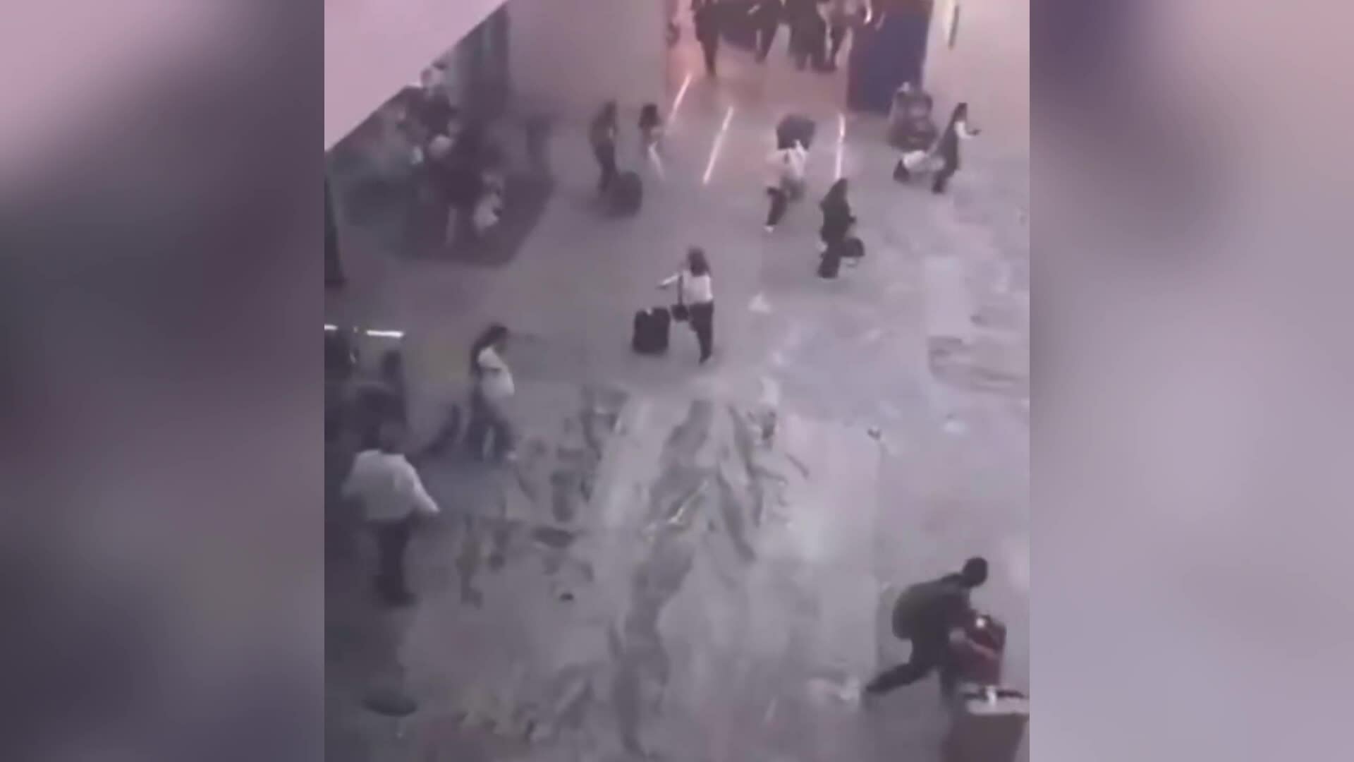 Hành khách hoảng loạn vì băng đảng ma túy đe dọa sân bay Mexico