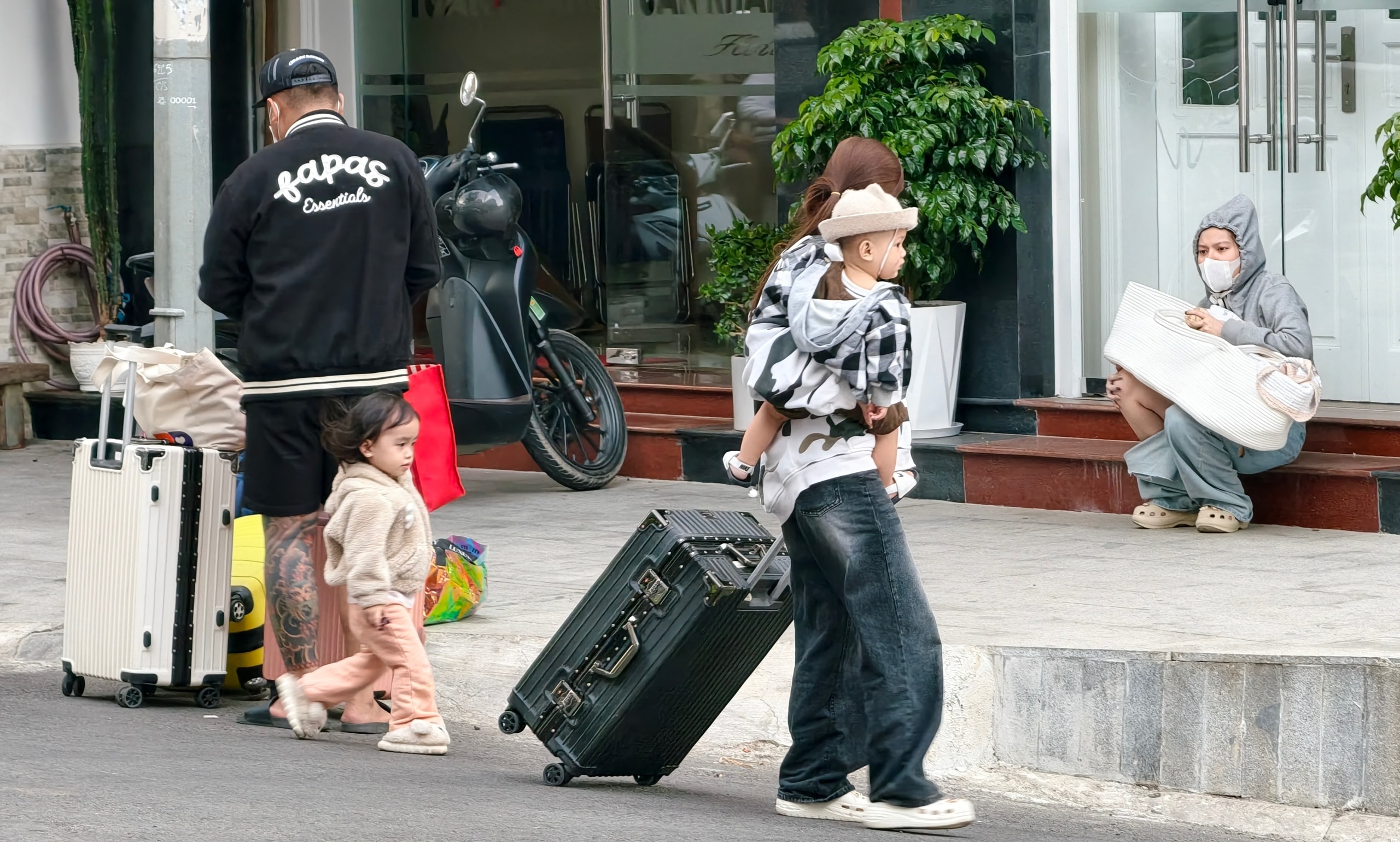 Du khách thong thả rời Đà Lạt sau kì nghỉ Tết Nguyên đán - Ảnh 1.