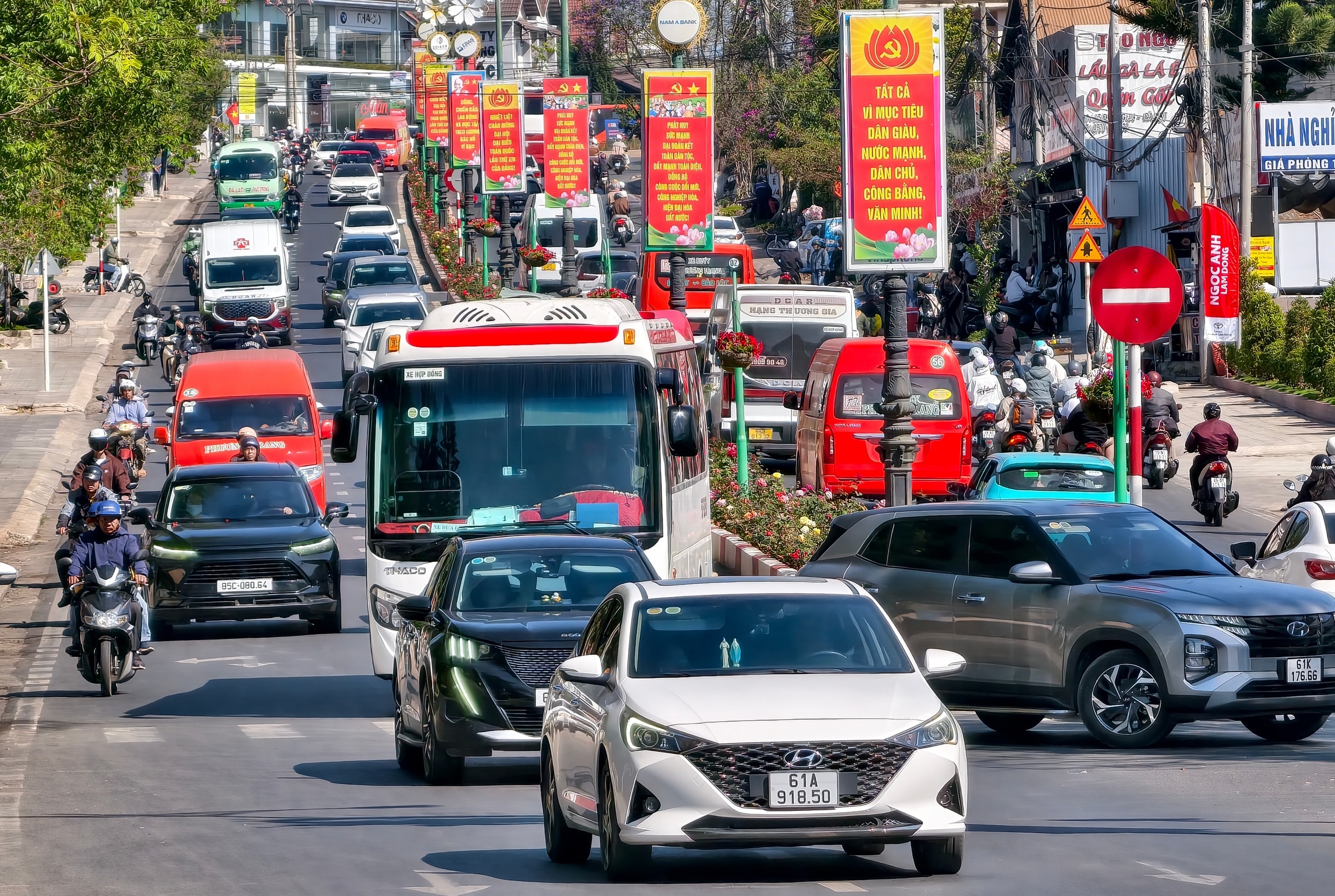 Du khách thong thả rời Đà Lạt sau kì nghỉ Tết Nguyên đán - Ảnh 2.