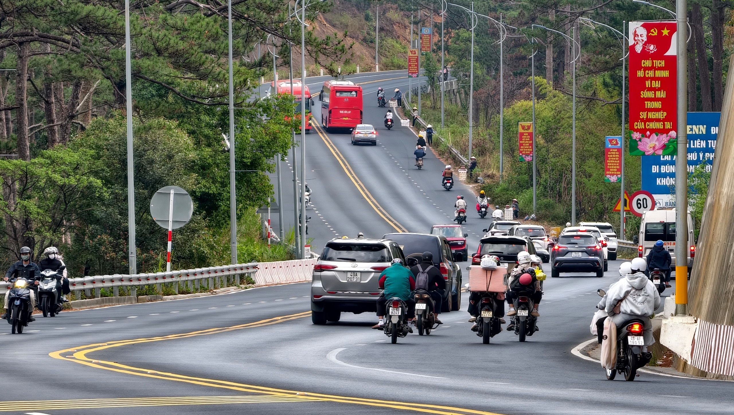 Du khách thong thả rời Đà Lạt sau kì nghỉ Tết Nguyên đán - Ảnh 5.