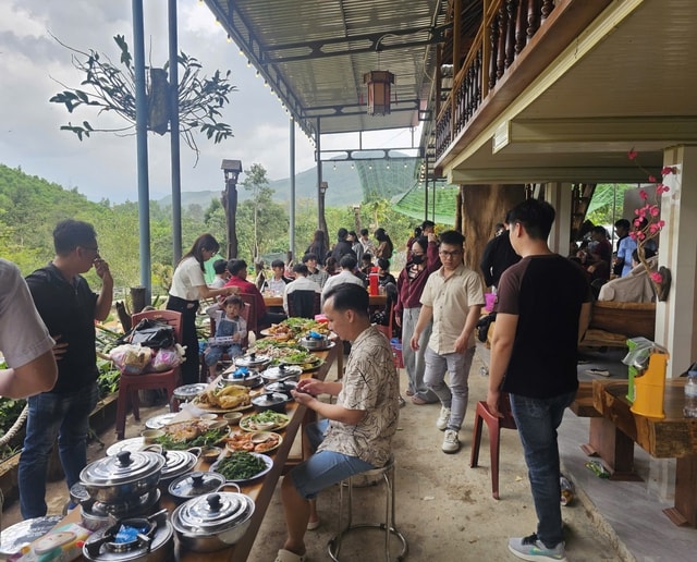 Hàng quán Gia Lai đông khách sau Tết 2026: Trải nghiệm ẩm thực độc đáo - Ảnh 8. Hàng quán Gia Lai đông khách sau Tết 2026: Trải nghiệm ẩm thực độc đáo - Ảnh 8.